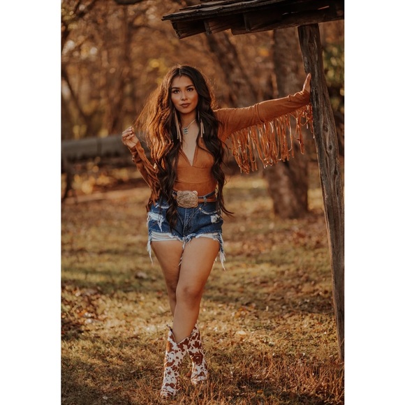 “Ole Stevie Stand Back” camel suede fringe sleeve romper/bodysuit NWT - Picture 9 of 10